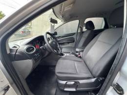 FORD - FOCUS - 2013/2013 - Prata - Sob Consulta
