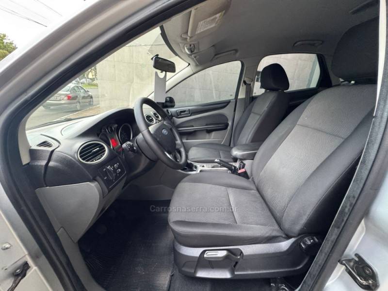 FORD - FOCUS - 2013/2013 - Prata - Sob Consulta