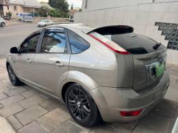 FORD - FOCUS - 2009/2009 - Dourada - R$ 48.000,00