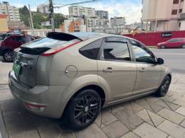FORD - FOCUS - 2009/2009 - Dourada - R$ 48.000,00