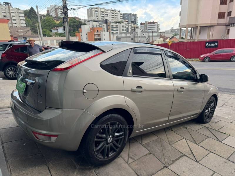FORD - FOCUS - 2009/2009 - Dourada - R$ 48.000,00