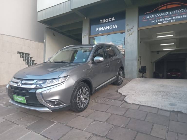 MITSUBISHI - OUTLANDER - 2017/2018 - Preta - Sob Consulta