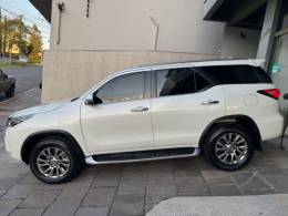 TOYOTA - HILUX SW4 - 2021/2021 - Branca - R$ 283.900,00