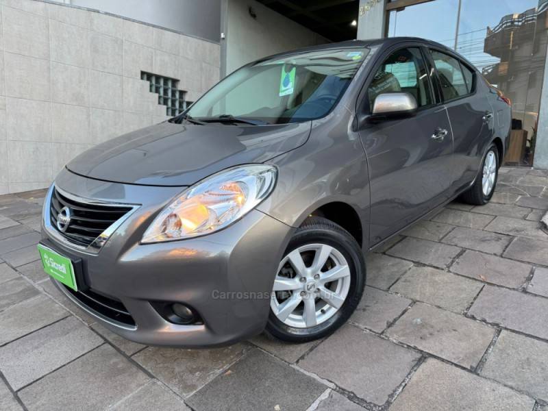 NISSAN - VERSA - 2014/2014 - Cinza - R$ 43.900,00