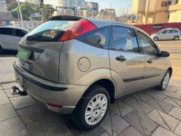 FORD - FOCUS - 2004/2004 - Dourada - Sob Consulta