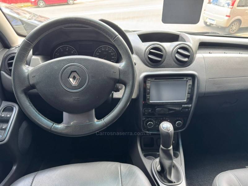 RENAULT - DUSTER - 2013/2014 - Preta - R$ 53.900,00