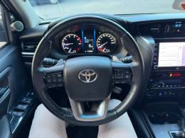 TOYOTA - HILUX SW4 - 2021/2021 - Branca - R$ 283.900,00