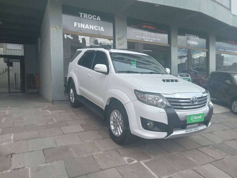 TOYOTA - HILUX SW4 - 2011/2012 - Branca - Sob Consulta