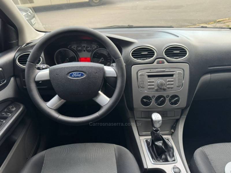 FORD - FOCUS - 2013/2013 - Prata - Sob Consulta