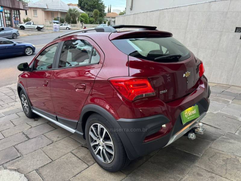 CHEVROLET - ONIX - 2016/2017 - Vinho - Sob Consulta