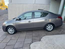NISSAN - VERSA - 2014/2014 - Cinza - R$ 43.900,00