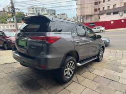 TOYOTA - HILUX SW4 - 2020/2020 - Cinza - Sob Consulta