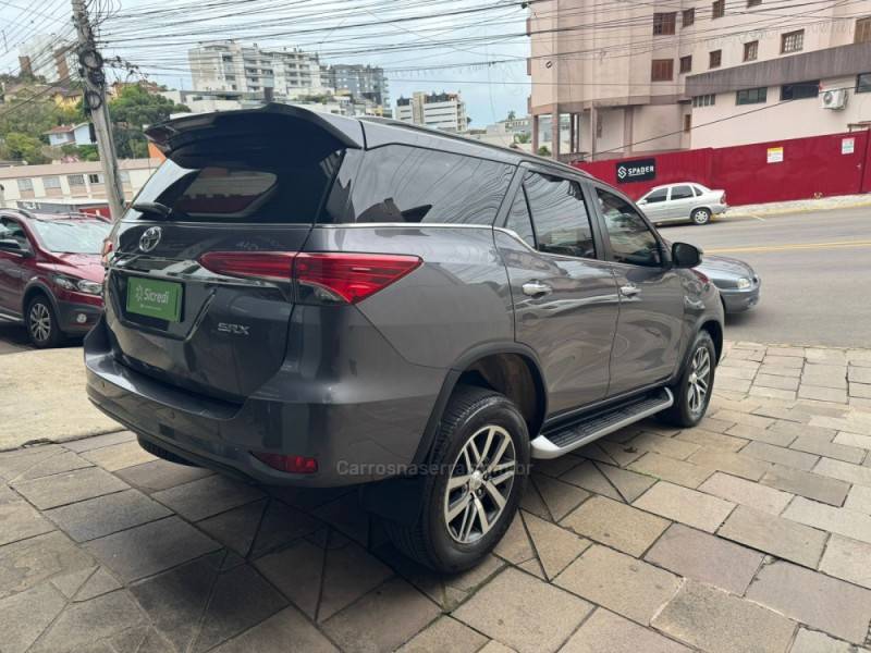 TOYOTA - HILUX SW4 - 2020/2020 - Cinza - Sob Consulta