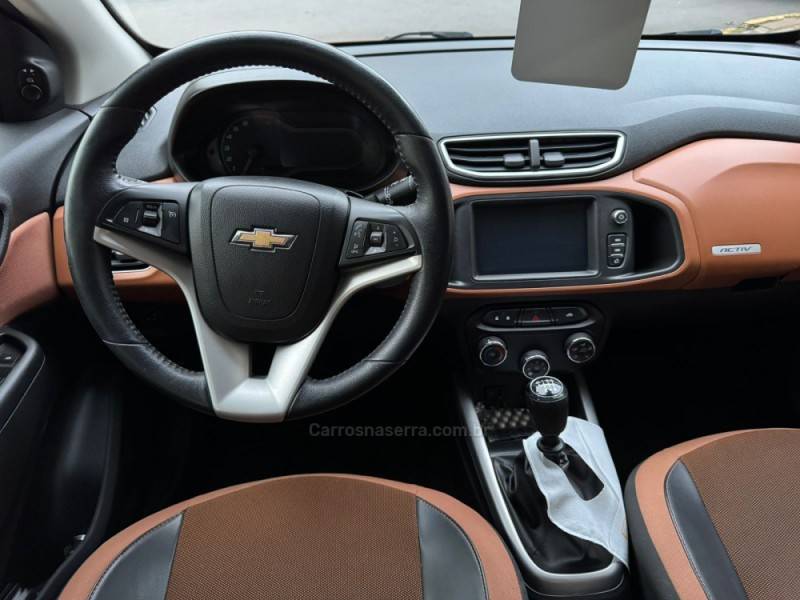 CHEVROLET - ONIX - 2016/2017 - Vinho - Sob Consulta