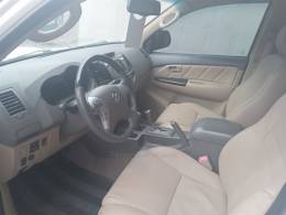 TOYOTA - HILUX SW4 - 2011/2012 - Branca - Sob Consulta
