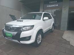 TOYOTA - HILUX SW4 - 2011/2012 - Branca - Sob Consulta