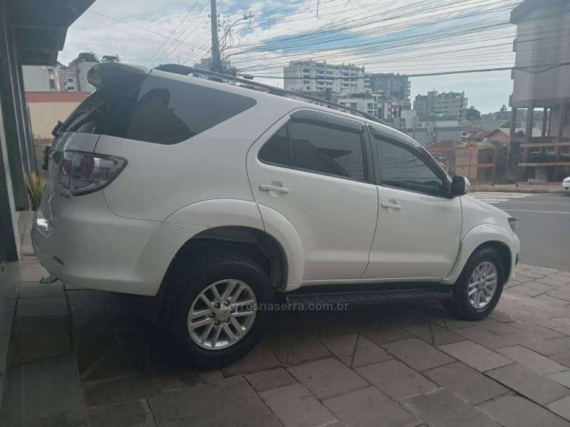 TOYOTA - HILUX SW4 - 2011/2012 - Branca - Sob Consulta