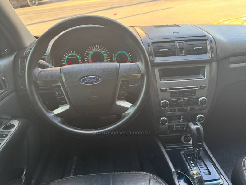 FORD - FUSION - 2010/2010 - Prata - R$ 47.900,00