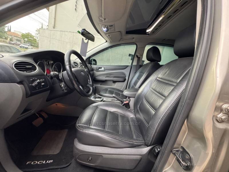 FORD - FOCUS - 2009/2009 - Dourada - R$ 48.000,00