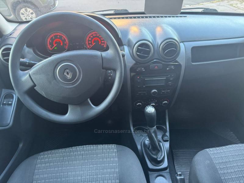 RENAULT - SANDERO - 2013/2013 - Prata - Sob Consulta